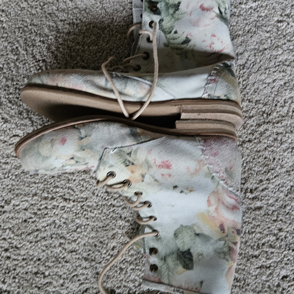 Boots - Picture 2 of 6